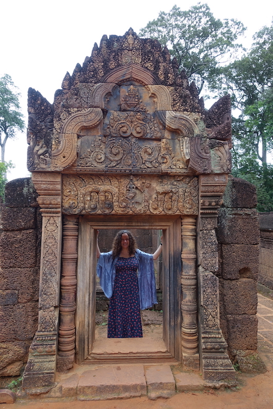 Pilar at one of the doors of the Bantei Srei temple