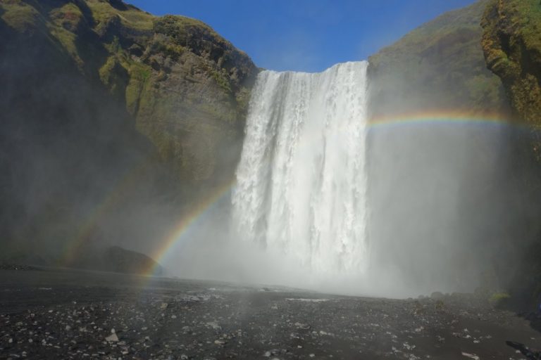 THINGS TO DO IN ICELAND IN OCTOBER AND JUNE