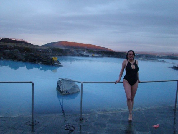 Pilar in the Thermal baths in Iceland