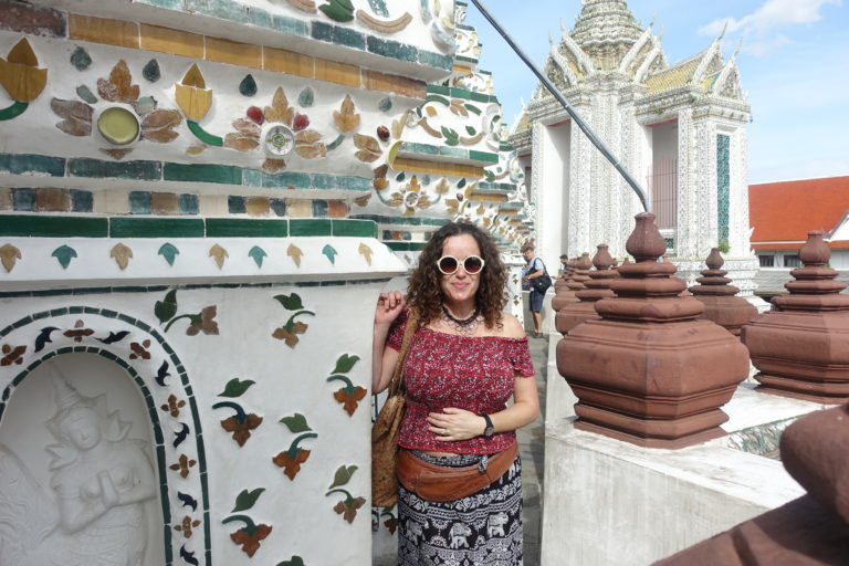 Pilar with the porcelaine decoration at the base of the spire in the Wat Arun temple