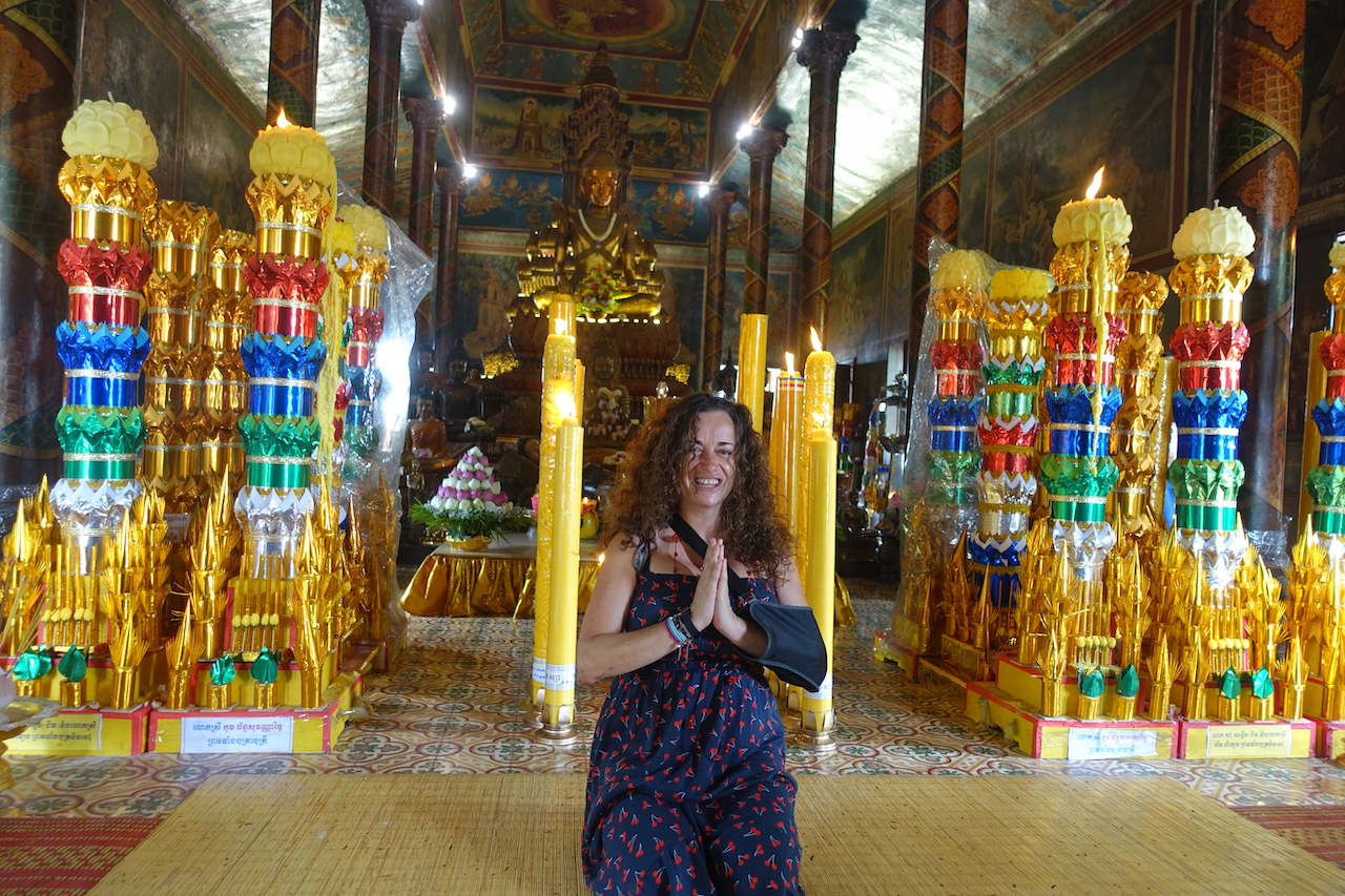 Pilar praying inside the Wat Phnom temple