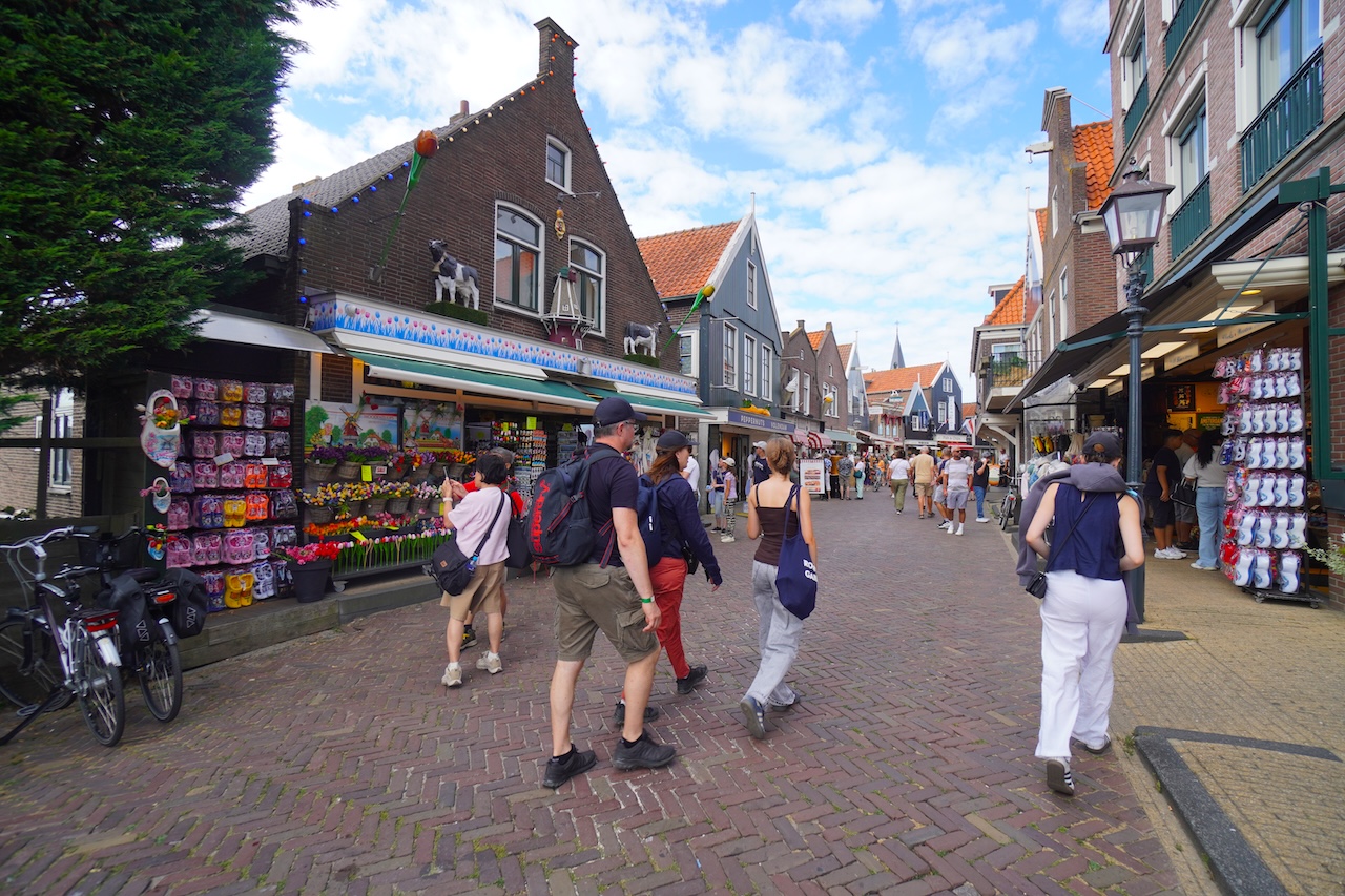 Shops and traditional houses along De Dijk in Volendam